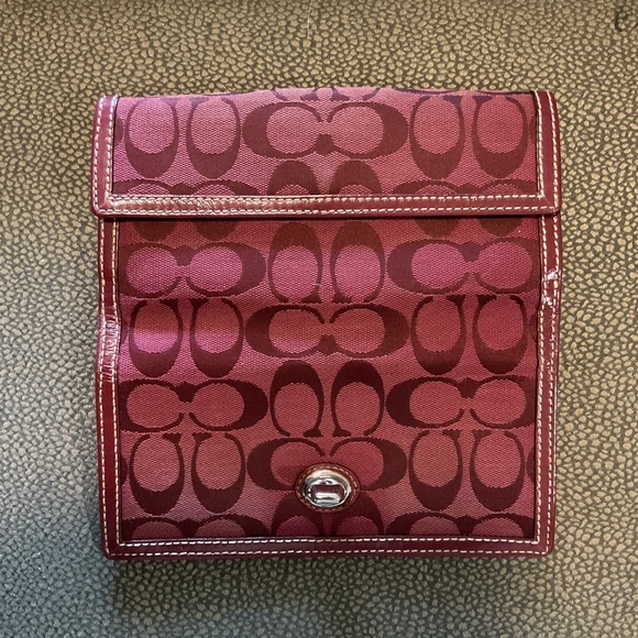 Vintage Burgundy Coach Signature Turnlock Wallet - Picture 4 of 7